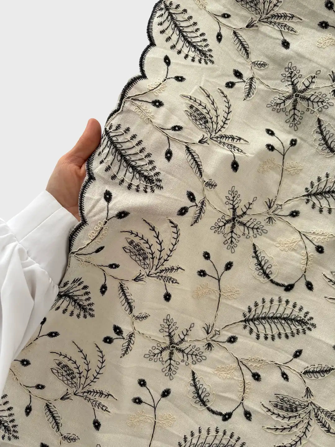 Linen-Textured Scalloped-Edge Fabric