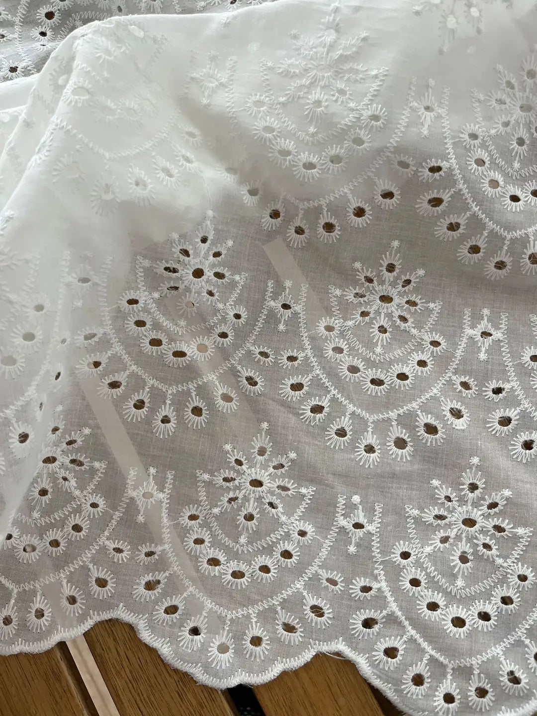 100% Cotton Zara-Style Print Scalloped Fabric - White